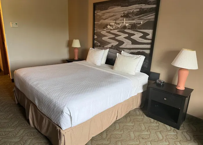 Dodgeville Inn & Suites