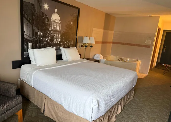 Dodgeville Inn & Suites