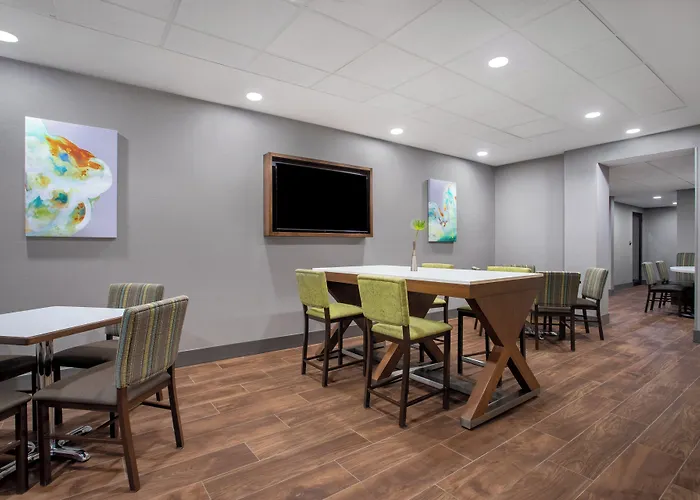 Holiday Inn Express & Suites Clinton By Ihg